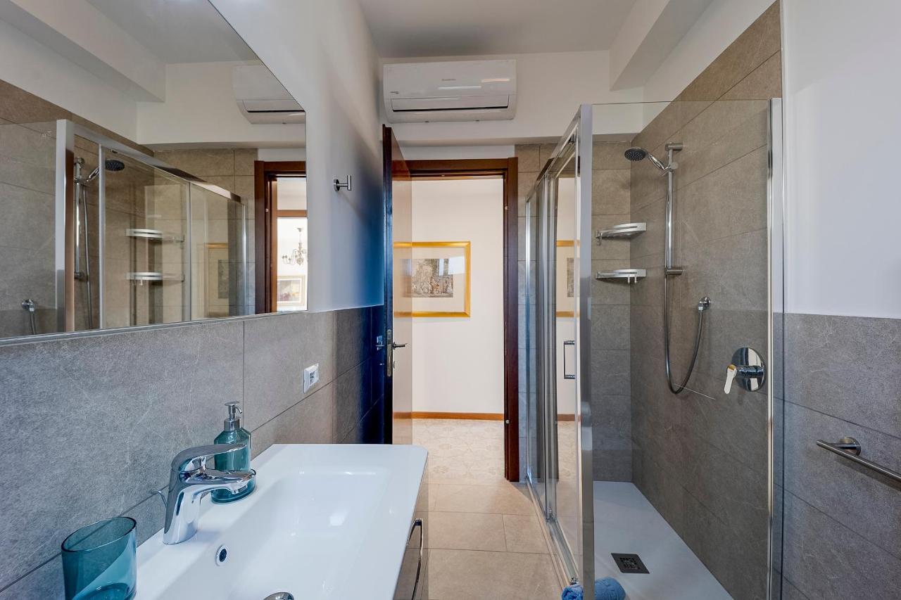 Portosole Attic - With Terrace And Private Parking Apartamento Sanremo Exterior foto