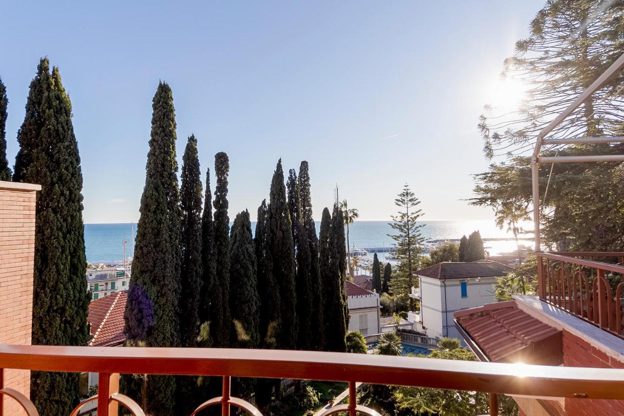 Portosole Attic - With Terrace And Private Parking Apartamento Sanremo Exterior foto