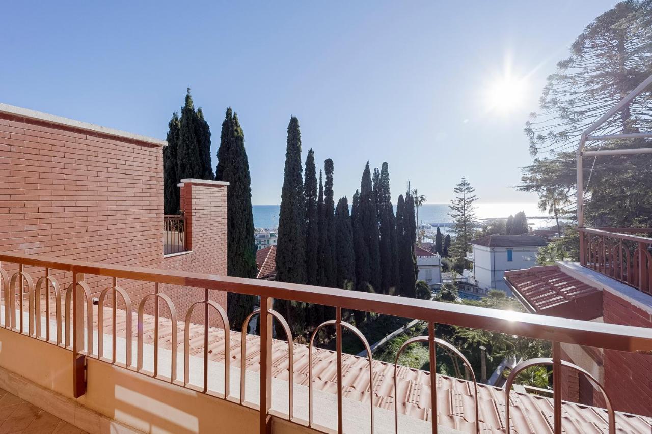 Portosole Attic - With Terrace And Private Parking Apartamento Sanremo Exterior foto