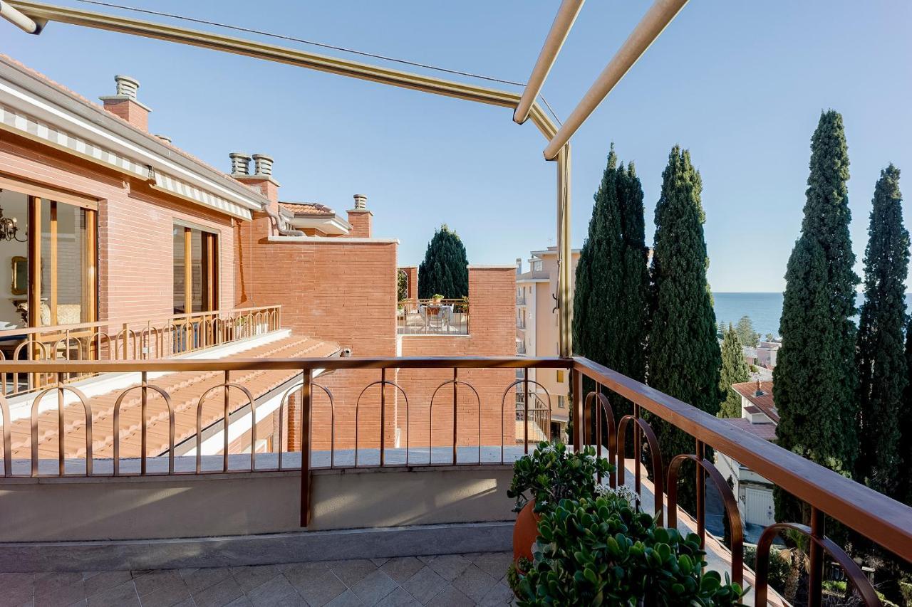 Portosole Attic - With Terrace And Private Parking Apartamento Sanremo Exterior foto