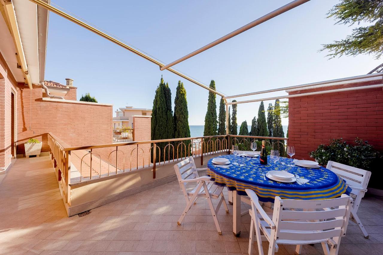 Portosole Attic - With Terrace And Private Parking Apartamento Sanremo Exterior foto